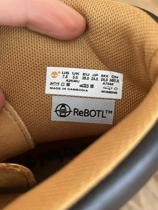 Timberland Wheat Nubuck Platform Lace-Up Boots with Black Lug Sole - Picture 4 of 4